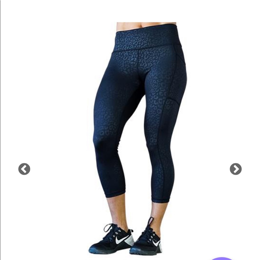 New* Black leopard print leggings M